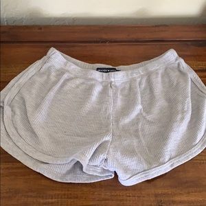 Gray loose shorts